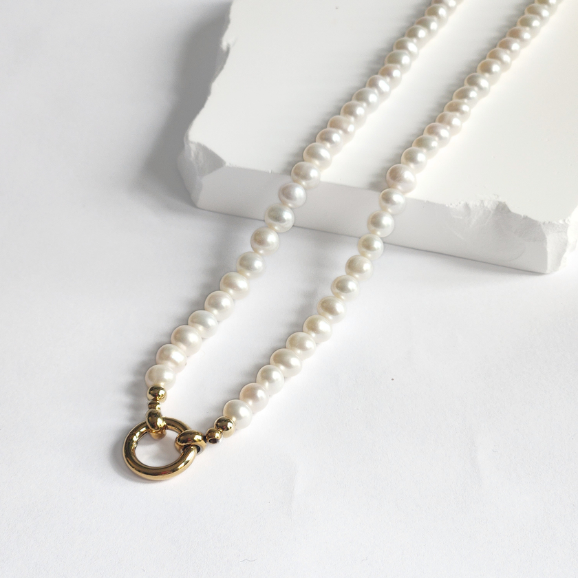 Pearl Necklace with Classic Circular Annex Ring